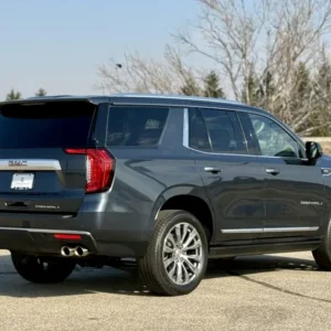 repossessed low mileage Yukon Denali 4WD auction listing
