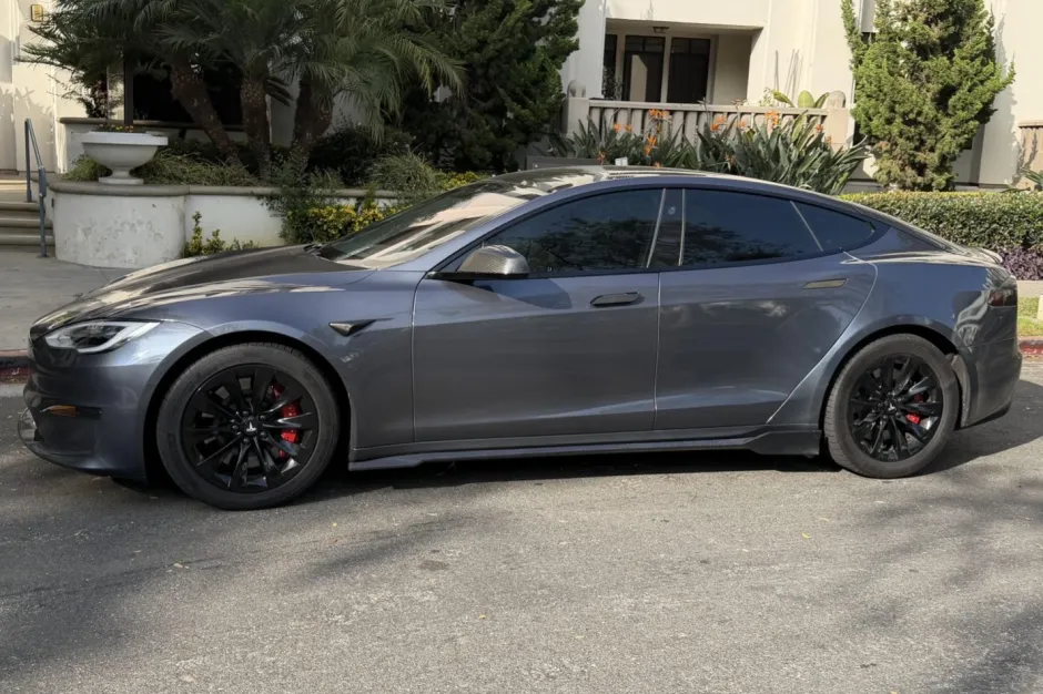 2021_tesla_model-s_img_7336-45041 repossessed Electric Luxury Sedan